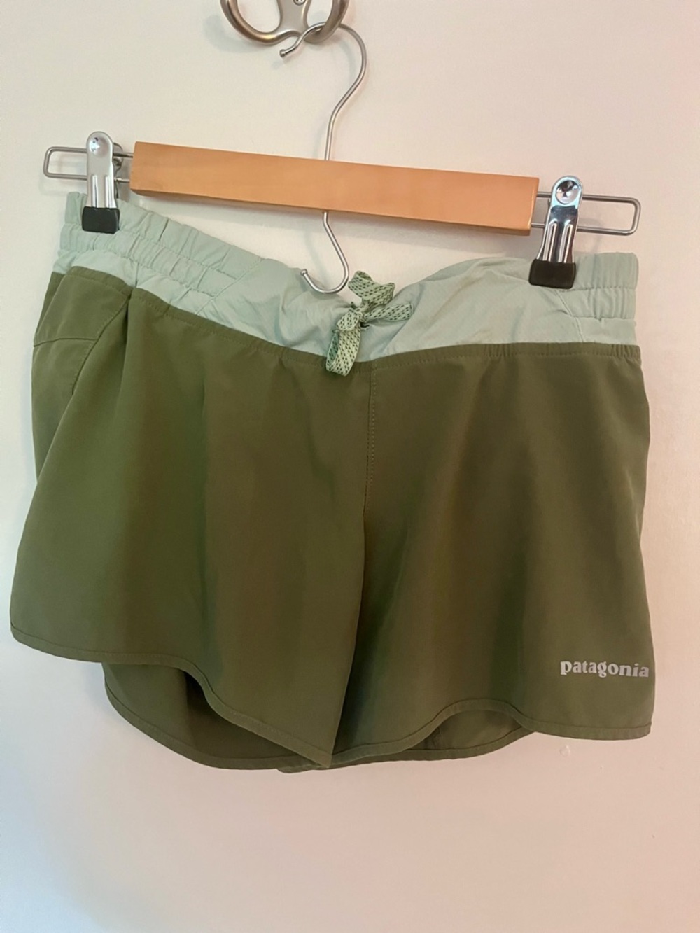 Patagonia Women’s Nine Trails Shorts sz Small Green